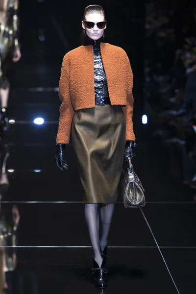 Look 17